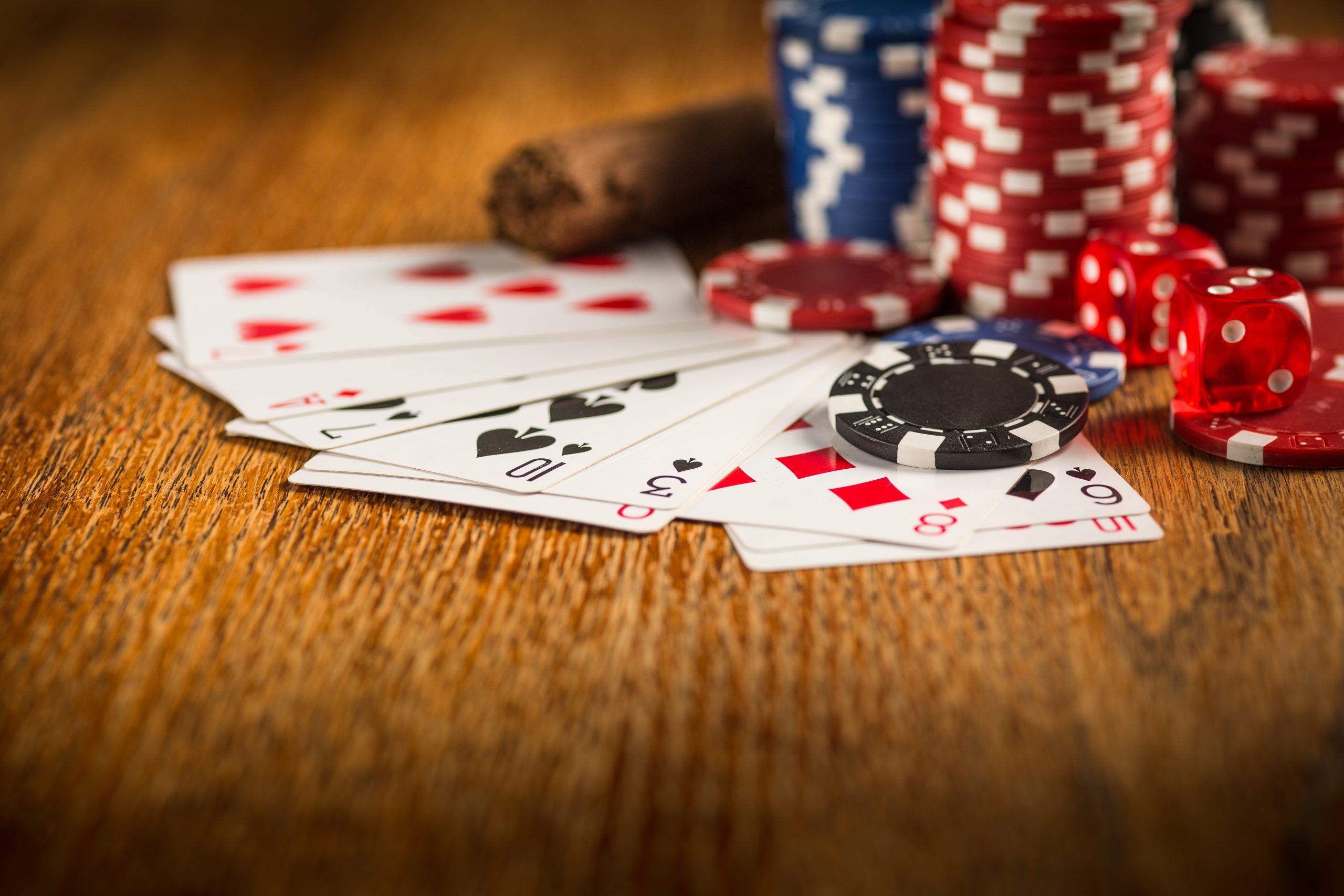 How do I play Texas Hold’em poker?