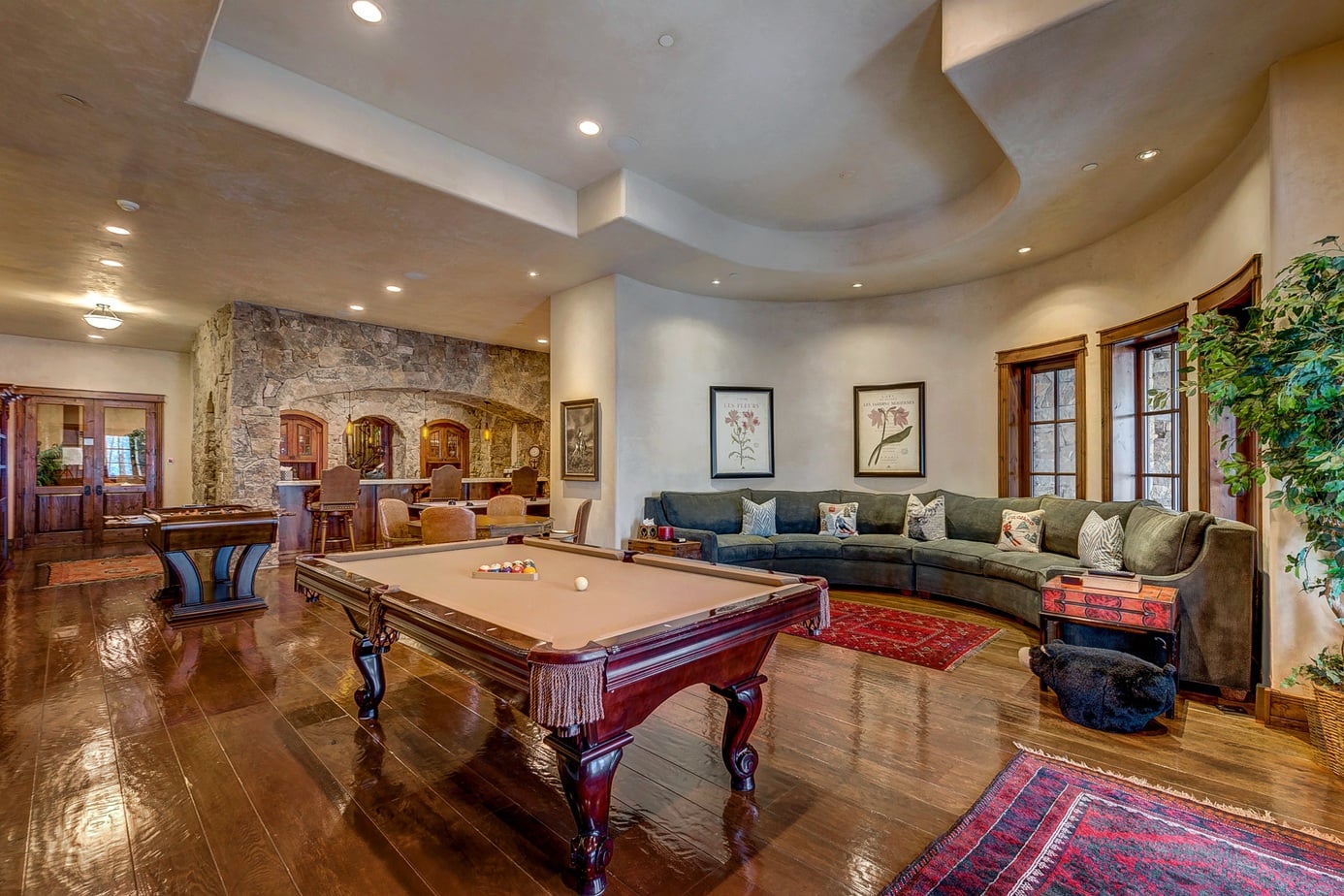What parameters to consider when choosing a pool table for home?