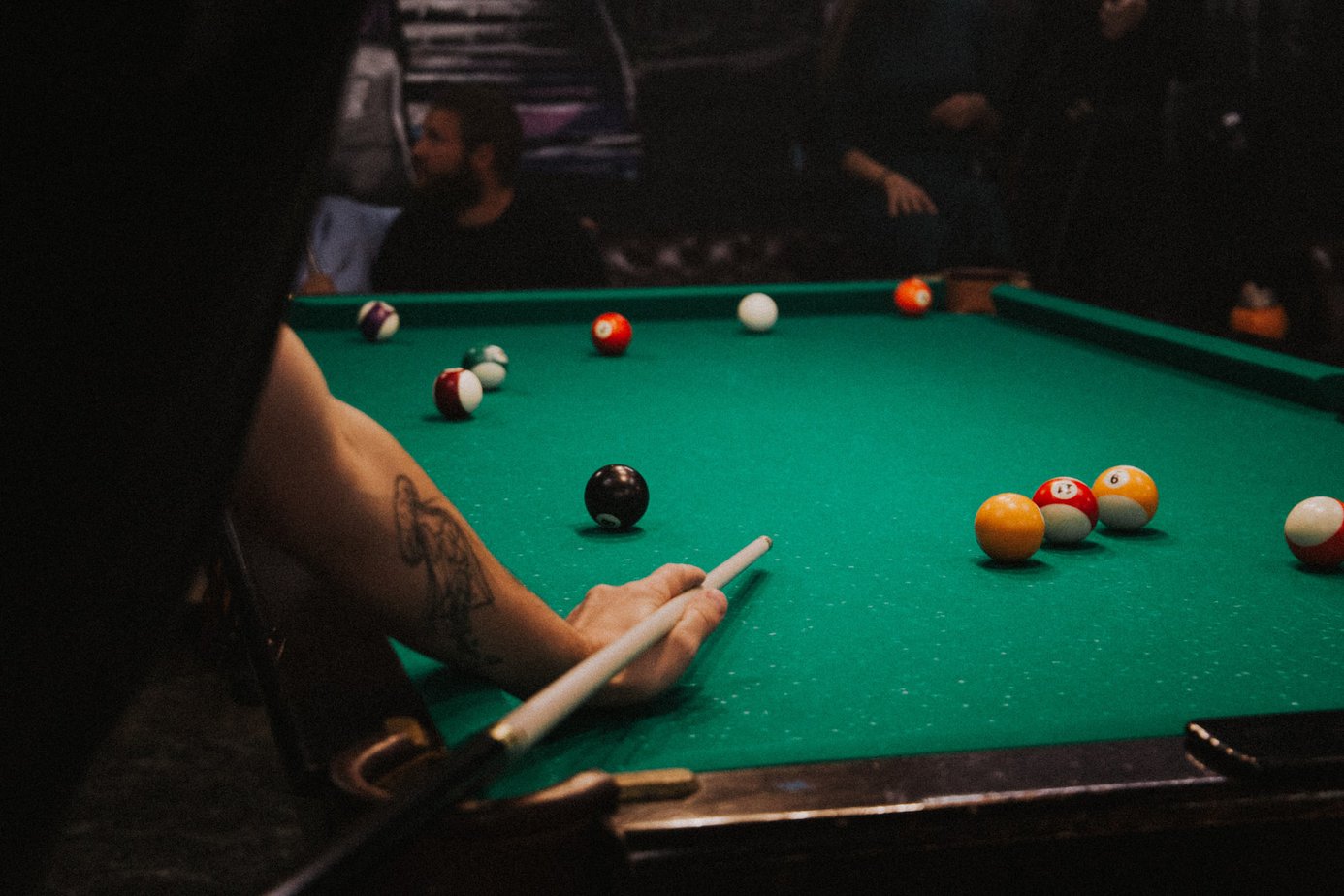 First the breakdown, then the combinations – learn the most important types of strokes in billiards